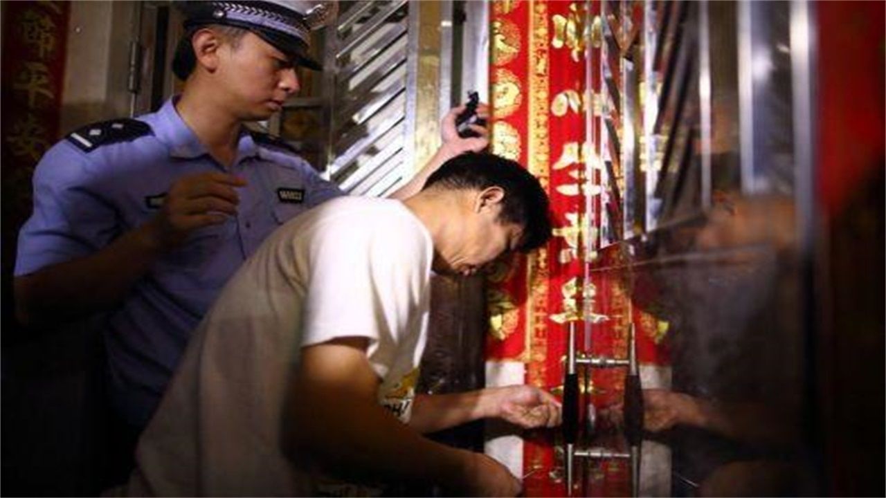 台南请开锁师傅开了锁后，师傅为什么一般都不进门，就算主人请也不进去？